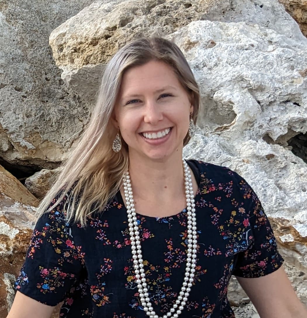 Larissa Loufman profile pic - she is smiling standing in front of rocks